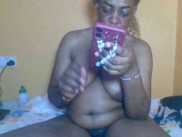 Prettyblackgal webcam