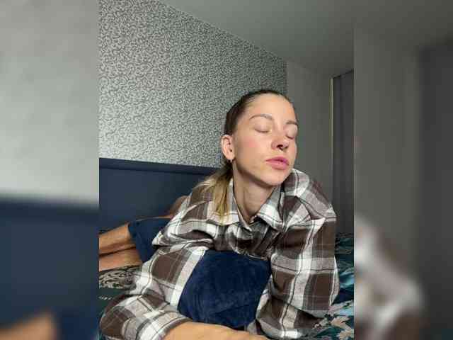 Fox_Wolf webcam