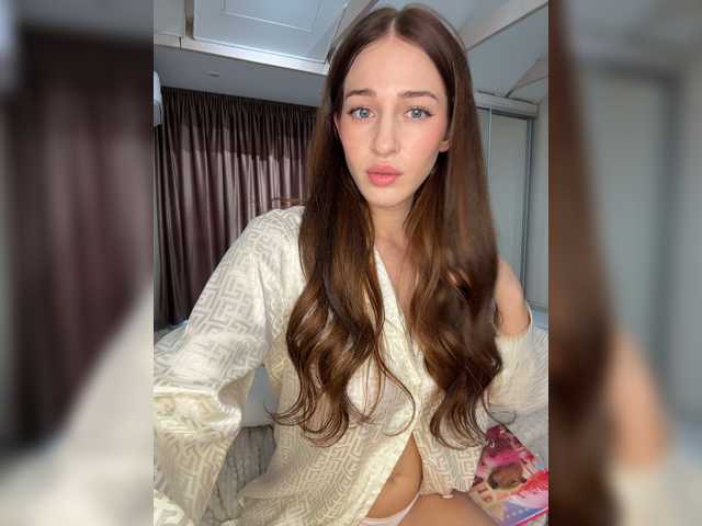 ArinaSmile, live now on BongaCams