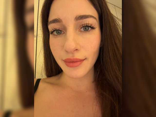 VictoriaBix live cam preview