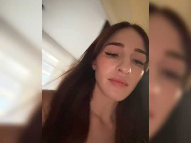 VictoriaBix live cam preview