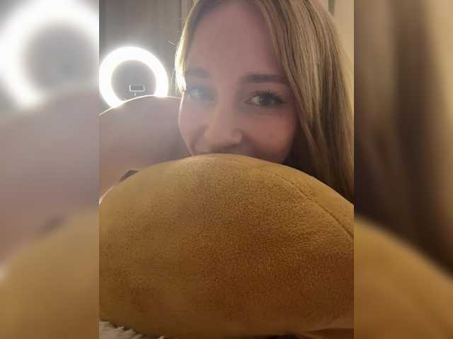 ArinaSmile's BongaCams show and profile