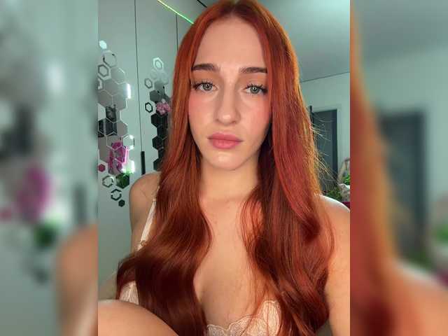 ArinaSmile live webcam show