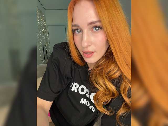 одна дома ArinaSmile