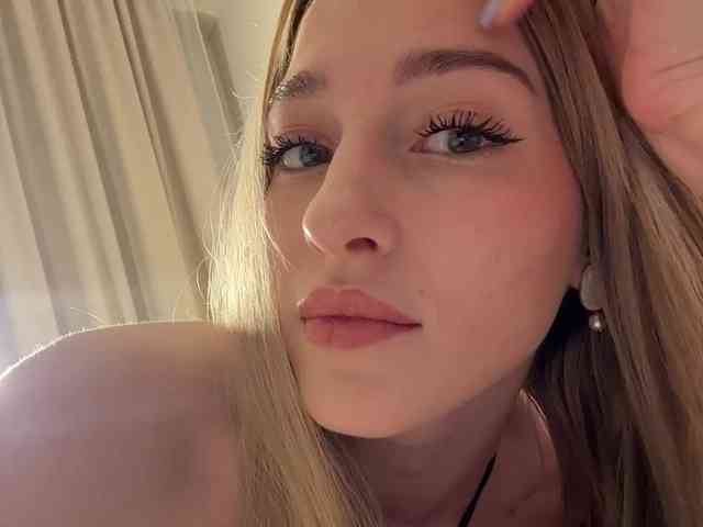 VictoriaBix webcam