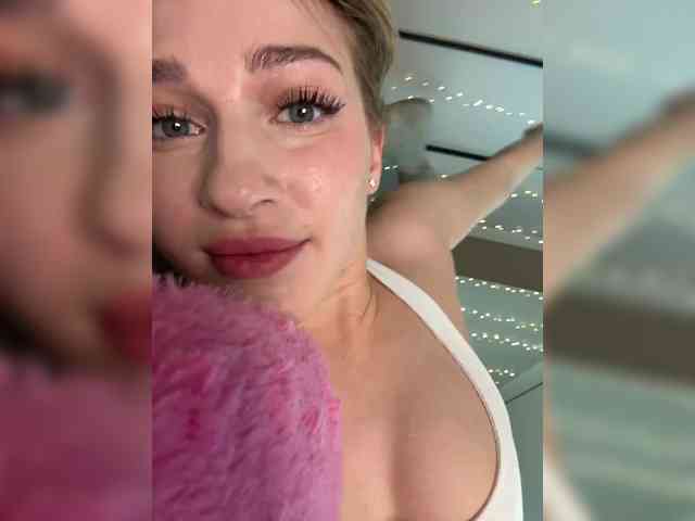 VictoriaBix webcam