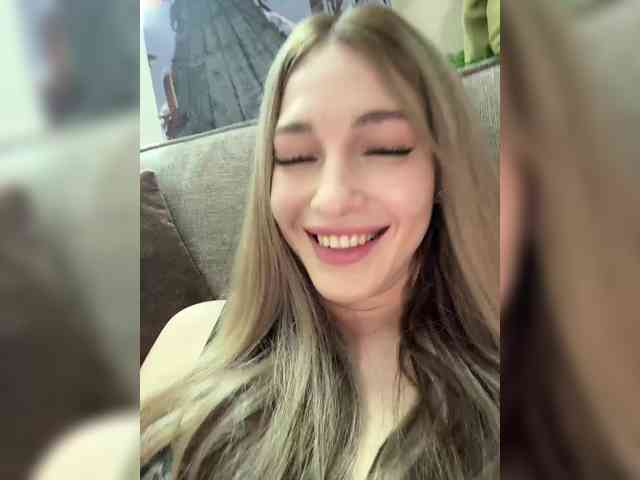Ця модель зараз онлайн. ArinaSmile