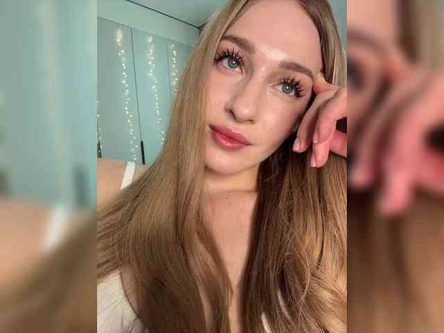 VictoriaBix webcam