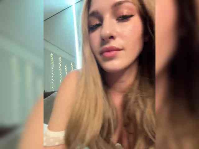 VictoriaBix webcam