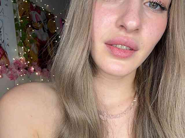 VictoriaBix webcam
