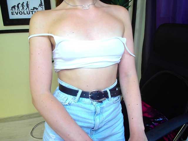 EmillyExtasy live cam on BongaCams