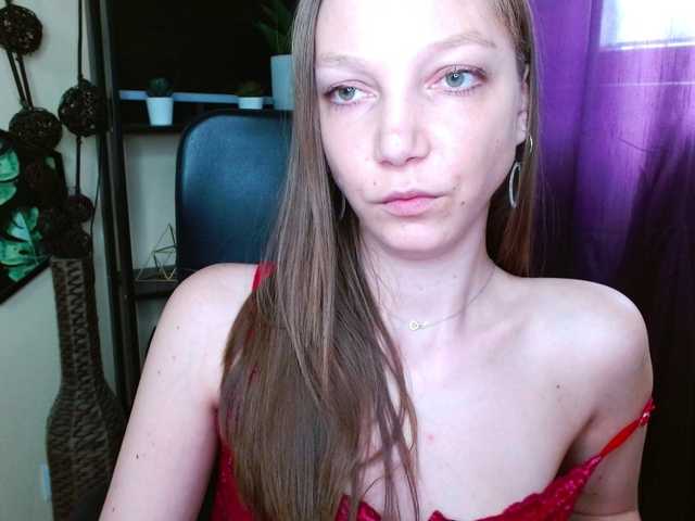 EmillyExtasy's BongaCams show and profile