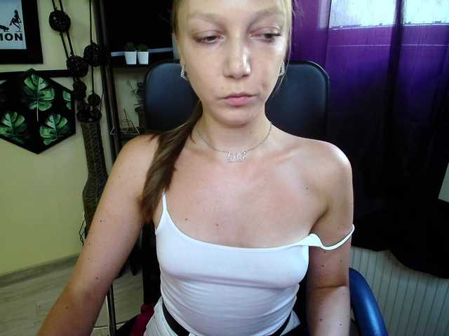 EmillyExtasy live cam on BongaCams