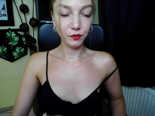 EmillyExtasy live cam on BongaCams