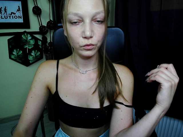 EmillyExtasy live cam on BongaCams