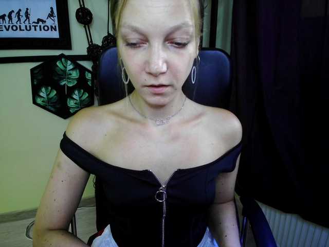 EmillyExtasy live cam on BongaCams