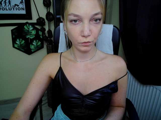 EmillyExtasy live cam on BongaCams