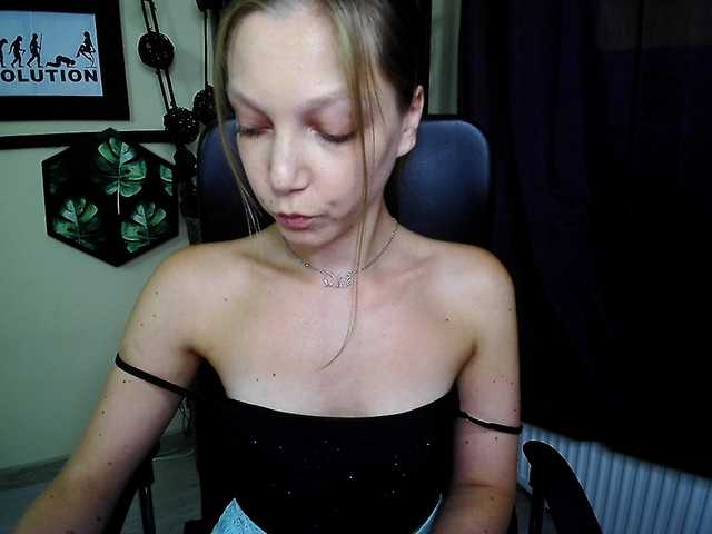 EmillyExtasy live cam on BongaCams