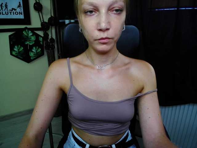 EmillyExtasy live cam on BongaCams