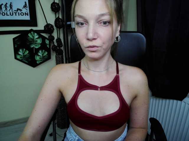 EmillyExtasy live cam on BongaCams