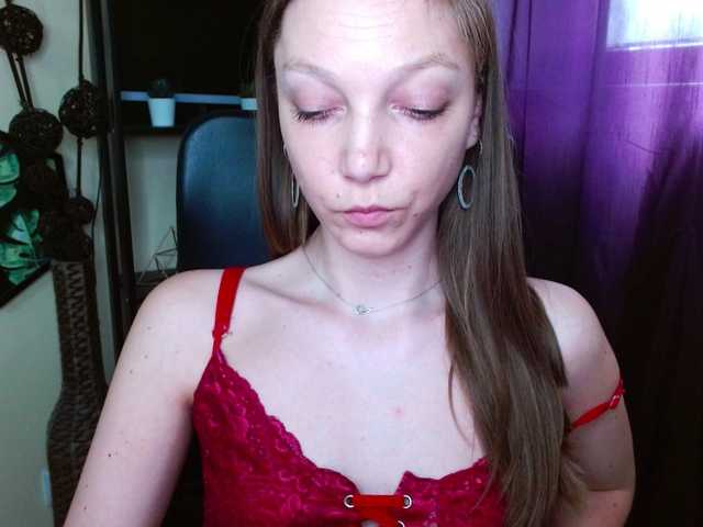 EmillyExtasy's BongaCams show and profile