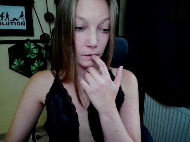 EmillyExtasy live cam on BongaCams