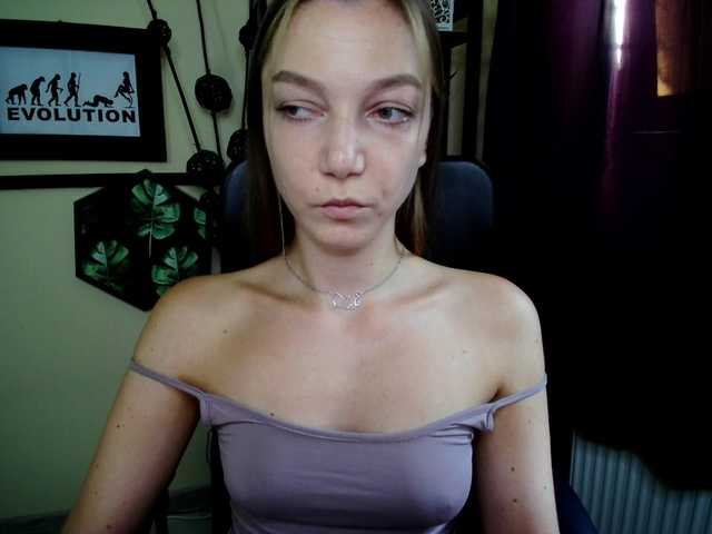 EmillyExtasy live cam on BongaCams