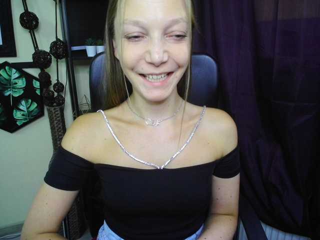 EmillyExtasy live cam on BongaCams