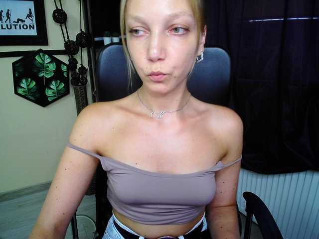 EmillyExtasy live cam on BongaCams