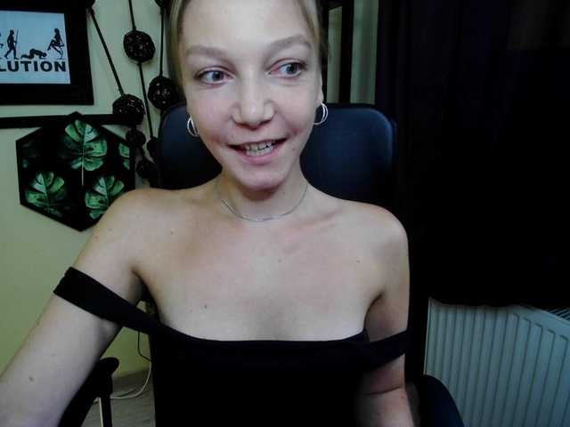 EmillyExtasy live cam on BongaCams