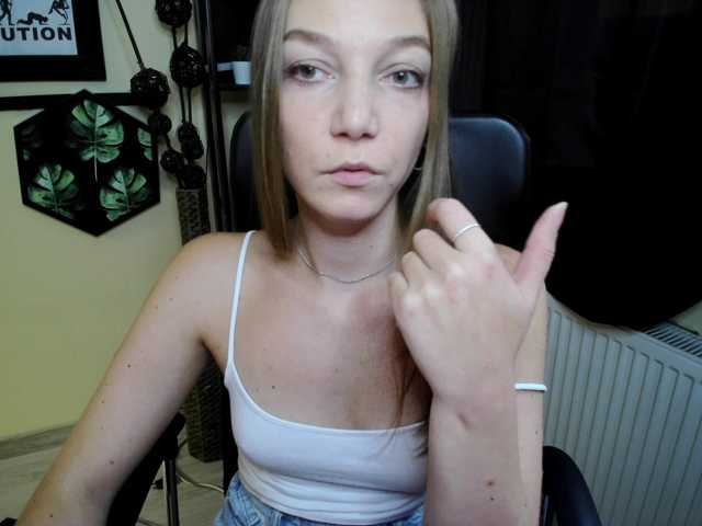 EmillyExtasy live cam on BongaCams