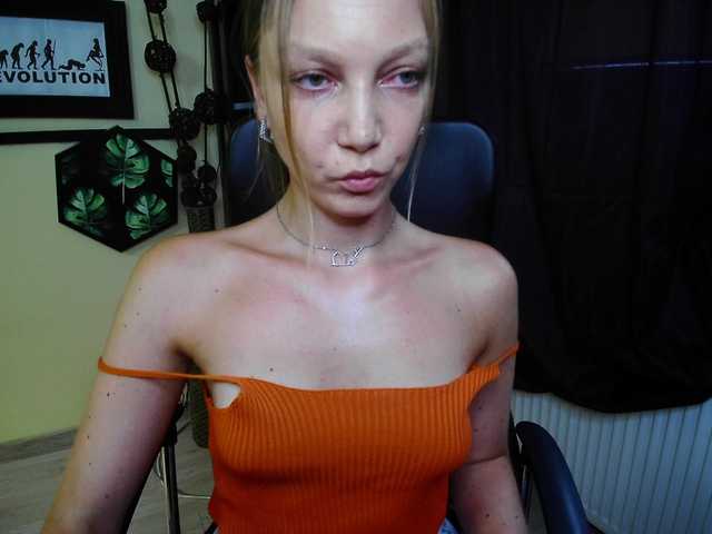 EmillyExtasy live cam on BongaCams
