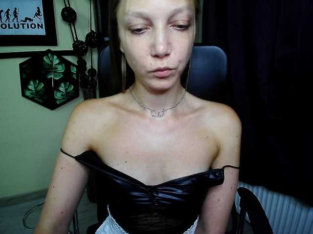 EmillyExtasy live cam on BongaCams