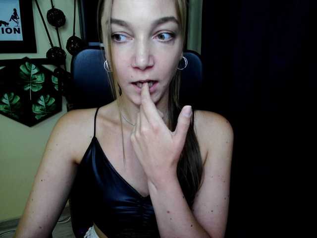 EmillyExtasy live cam on BongaCams