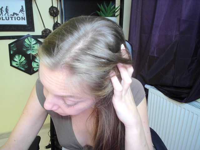 EmillyExtasy live cam on BongaCams
