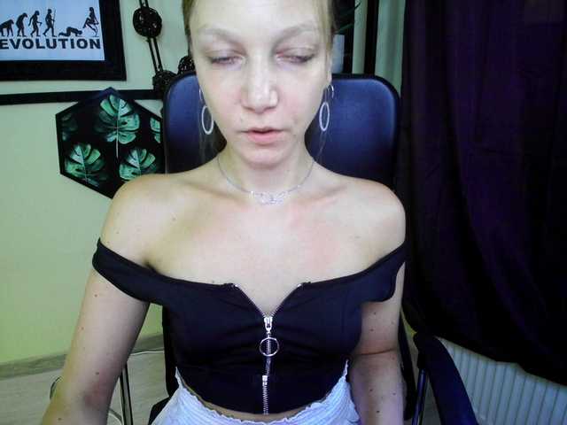 EmillyExtasy live cam on BongaCams