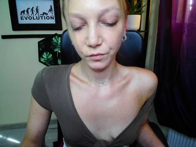 EmillyExtasy live cam on BongaCams