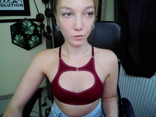 EmillyExtasy live cam on BongaCams