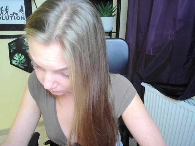 EmillyExtasy live cam