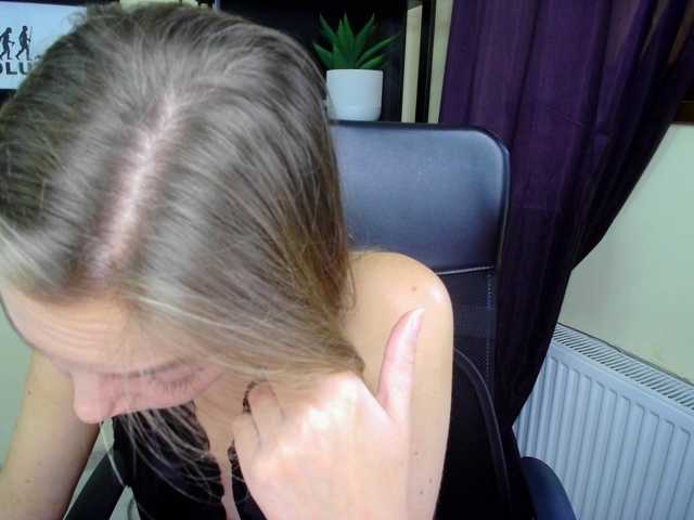 EmillyExtasy live cam on BongaCams