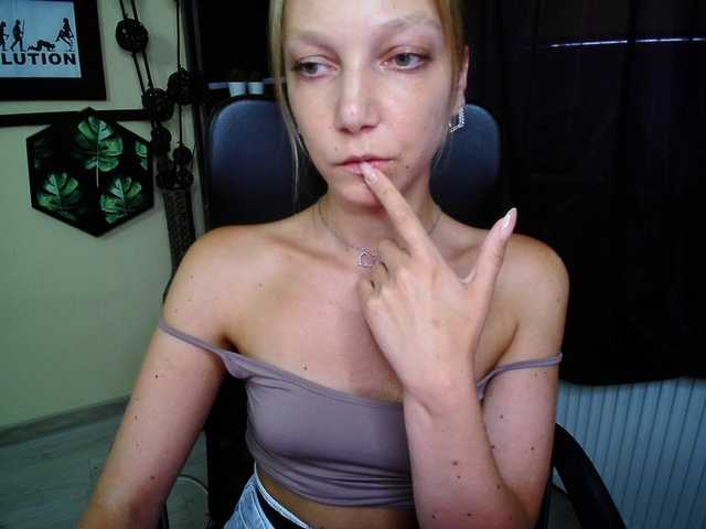 EmillyExtasy live cam on BongaCams