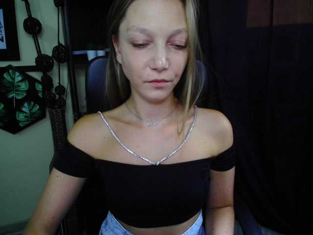 EmillyExtasy live cam on BongaCams
