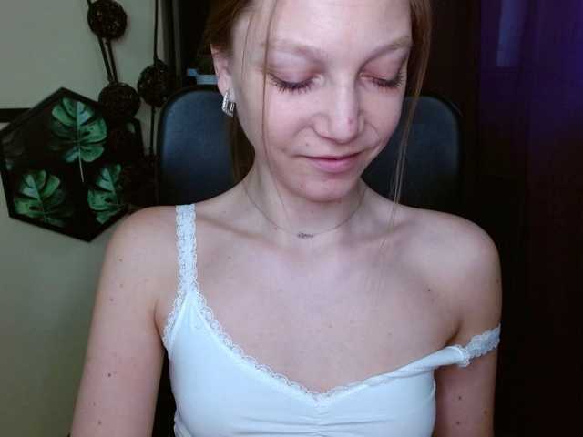 EmillyExtasy's BongaCams show and profile