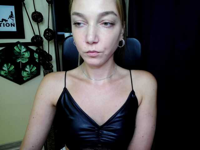 EmillyExtasy live cam on BongaCams
