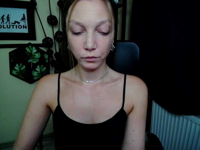 EmillyExtasy live cam on BongaCams