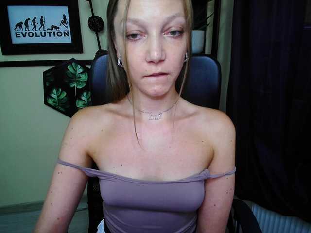 EmillyExtasy live cam on BongaCams