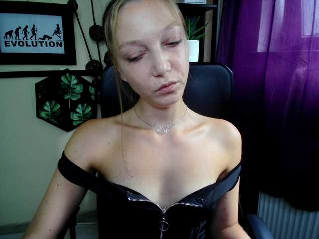 EmillyExtasy live cam on BongaCams