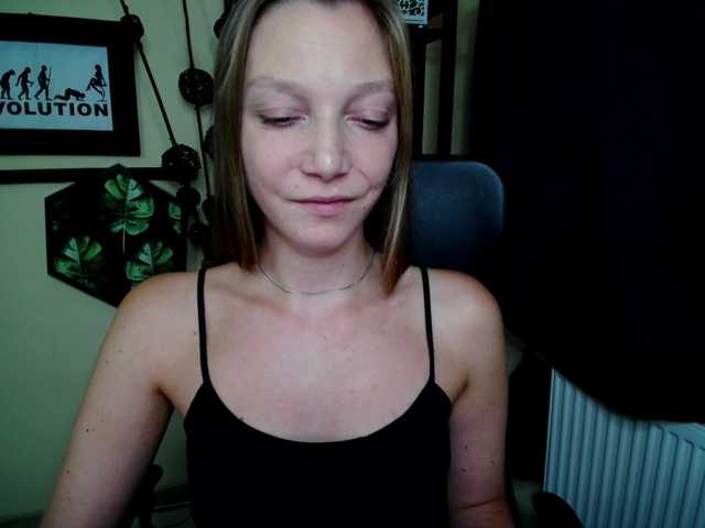 EmillyExtasy live cam preview