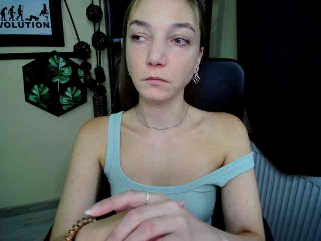 Model: EmillyExtasy