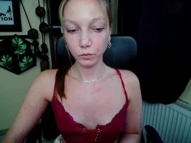 Model: EmillyExtasy